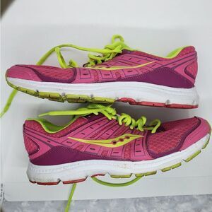 Saucony grid XT-600 size 8.5 green and pink running shoes